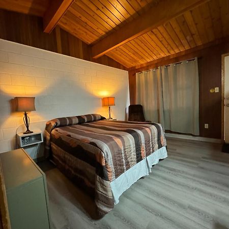 Ace Crown Motel Medicine Hat Extérieur photo