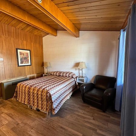 Ace Crown Motel Medicine Hat Extérieur photo