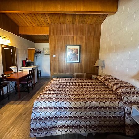 Ace Crown Motel Medicine Hat Extérieur photo