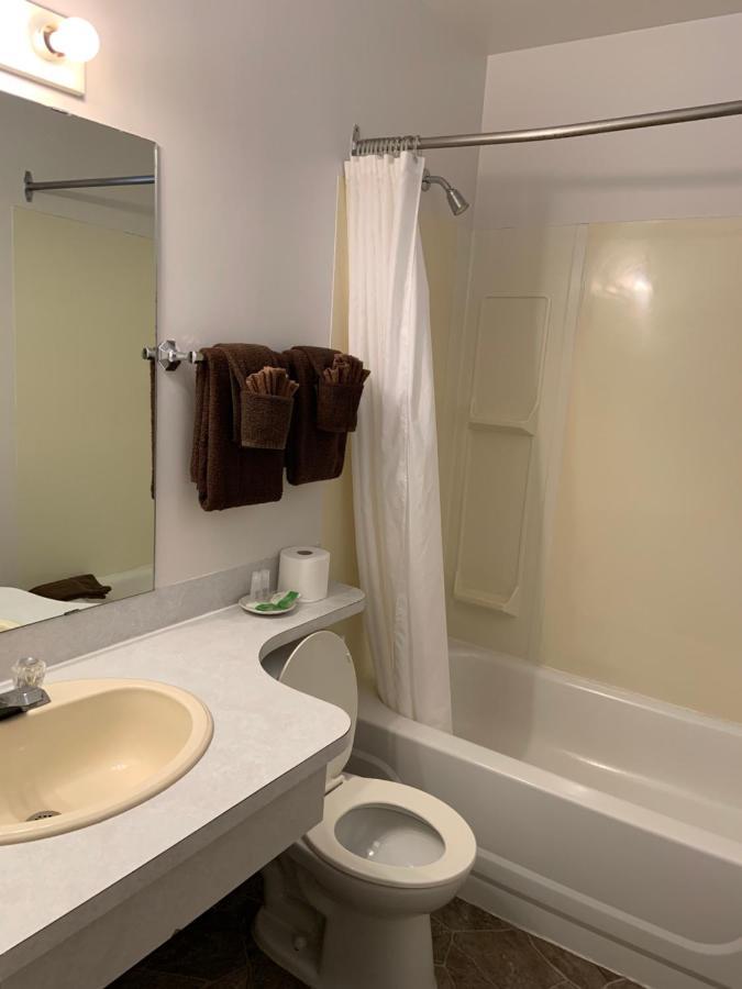 Ace Crown Motel Medicine Hat Extérieur photo