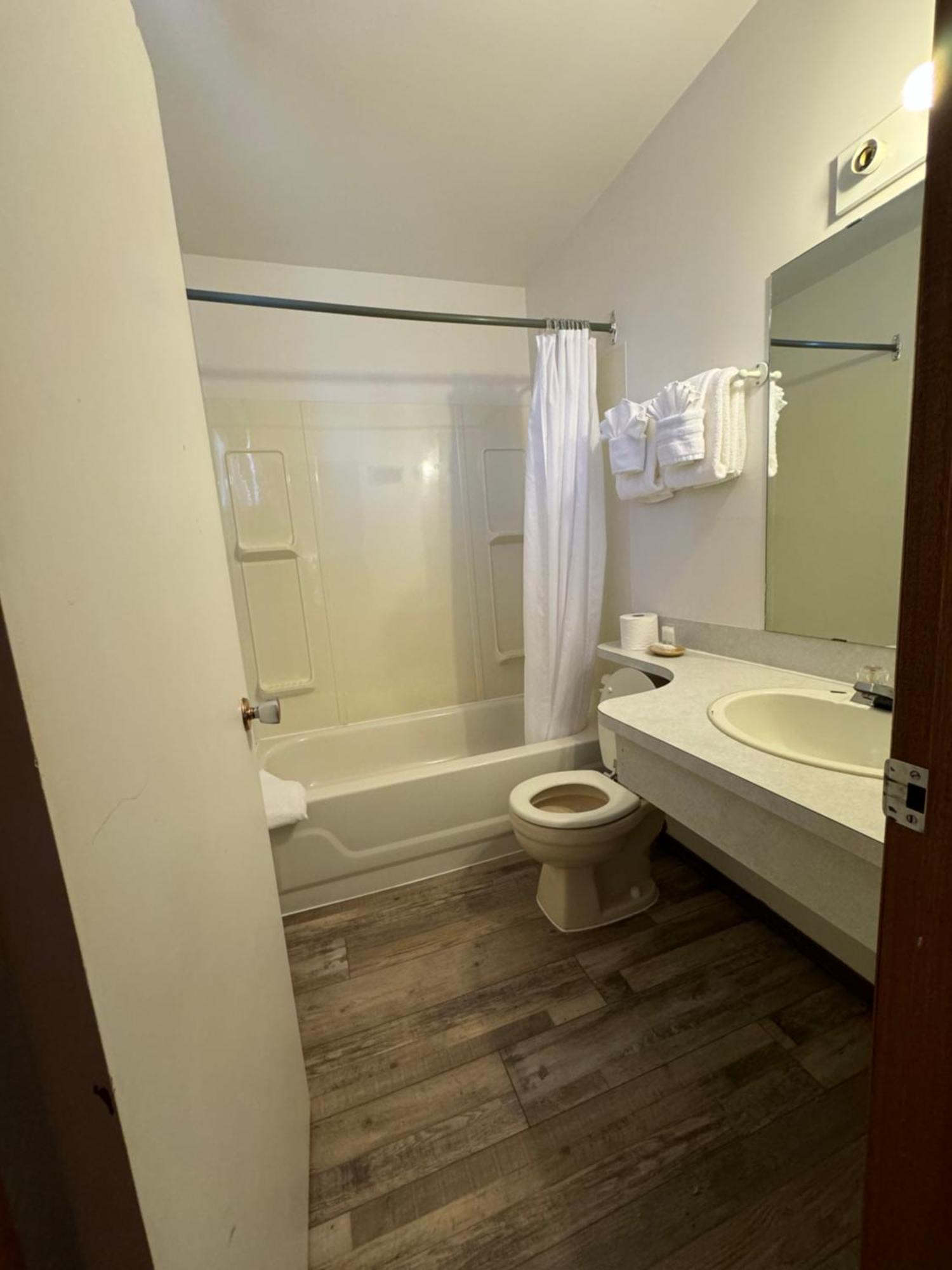 Ace Crown Motel Medicine Hat Extérieur photo