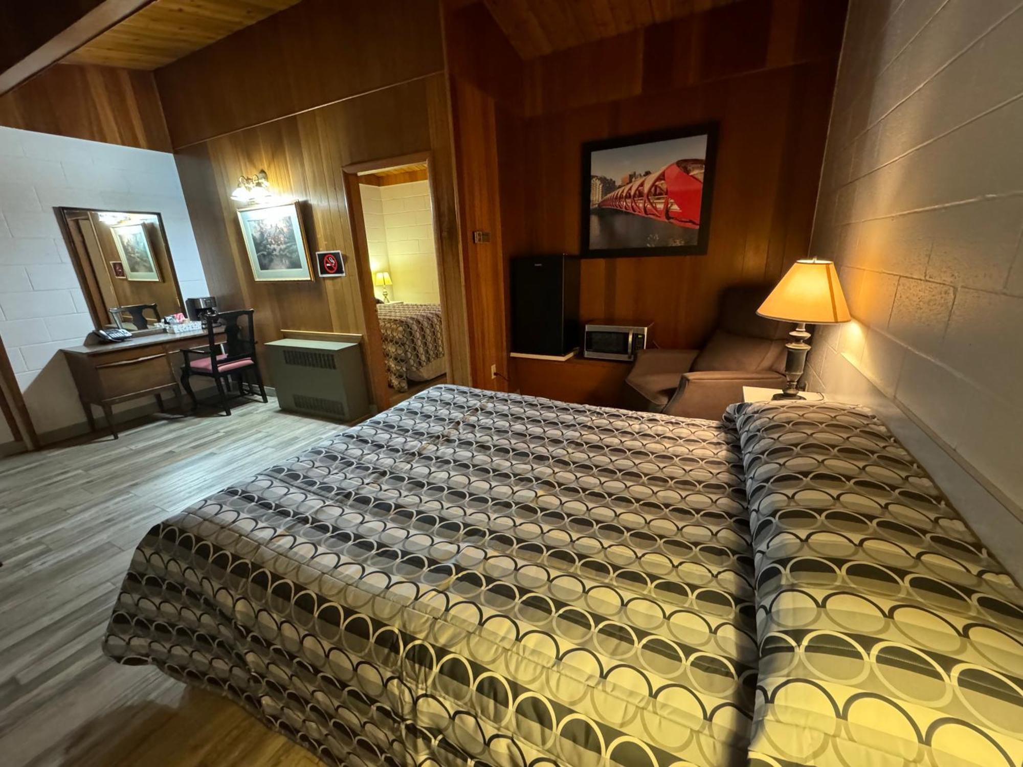 Ace Crown Motel Medicine Hat Extérieur photo