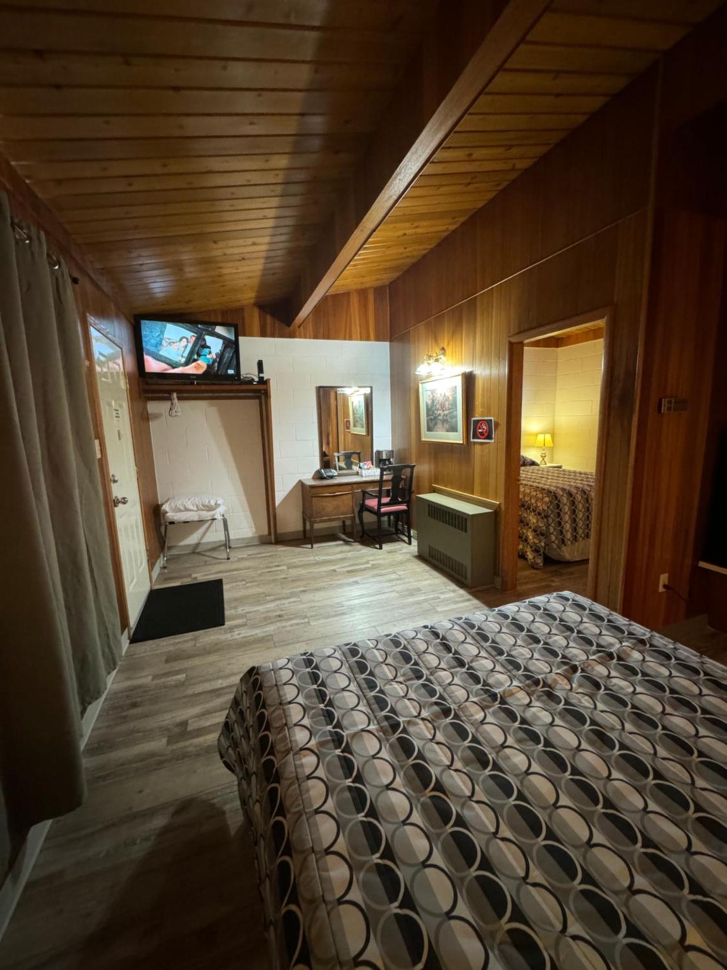 Ace Crown Motel Medicine Hat Extérieur photo