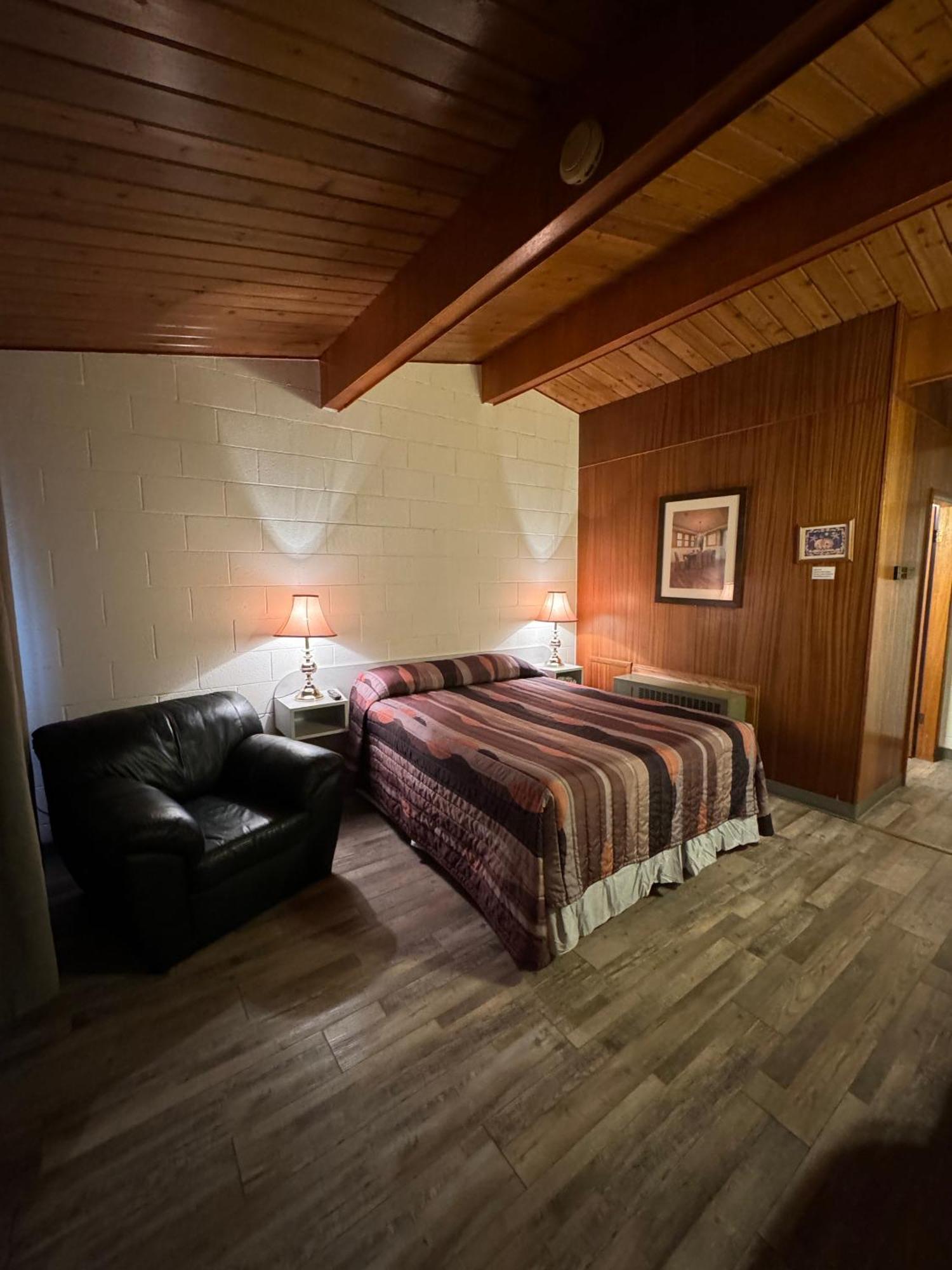 Ace Crown Motel Medicine Hat Extérieur photo