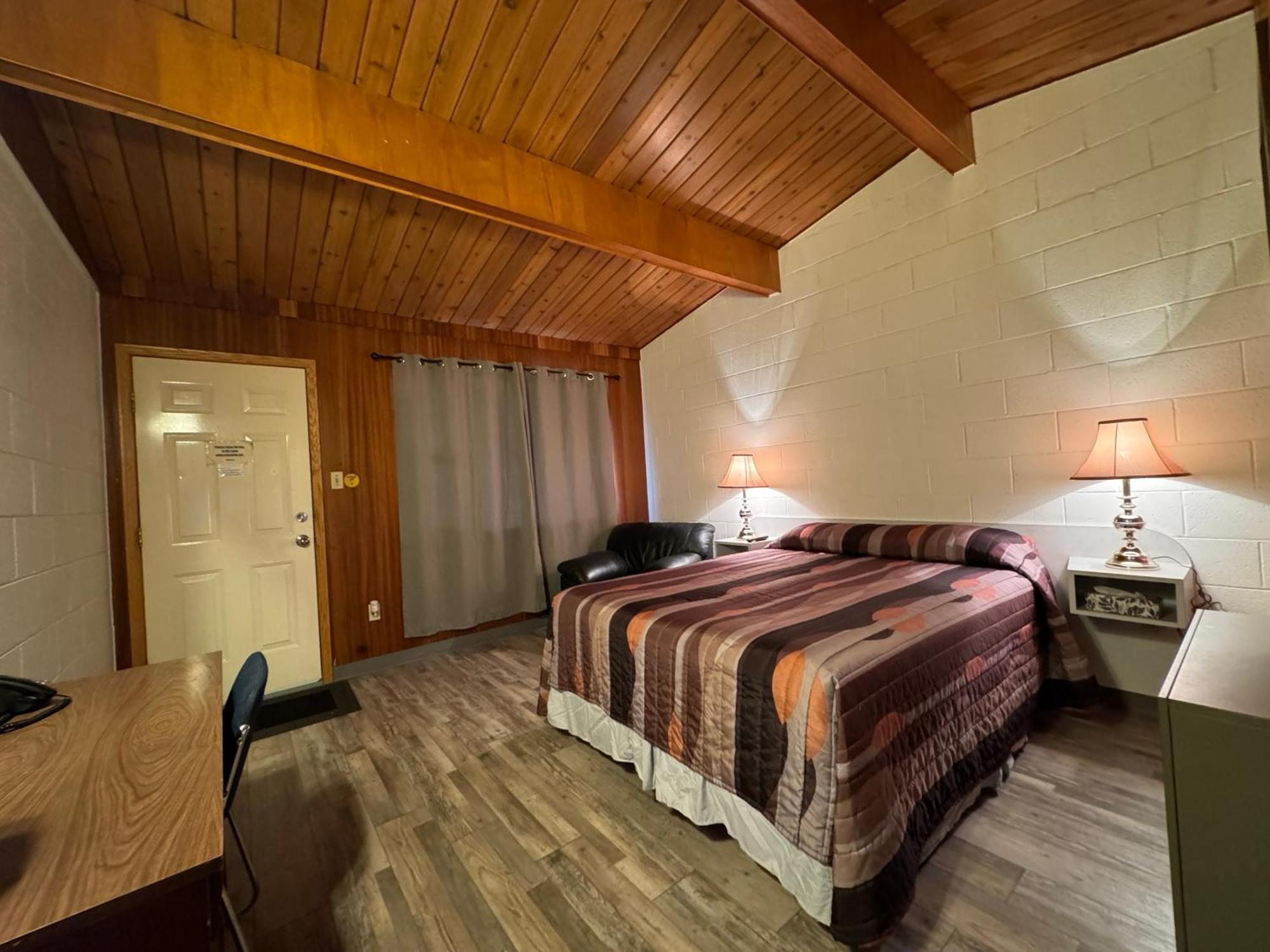 Ace Crown Motel Medicine Hat Extérieur photo