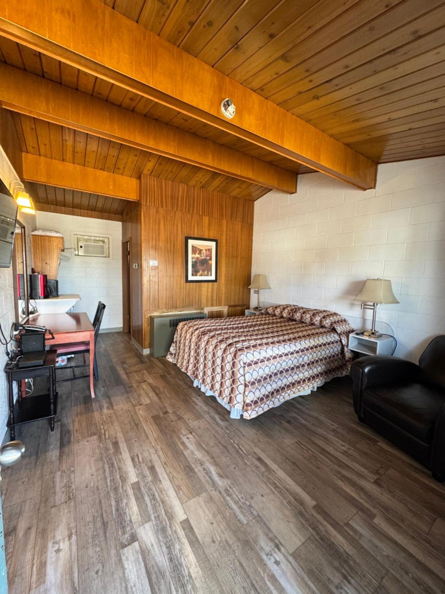 Ace Crown Motel Medicine Hat Extérieur photo