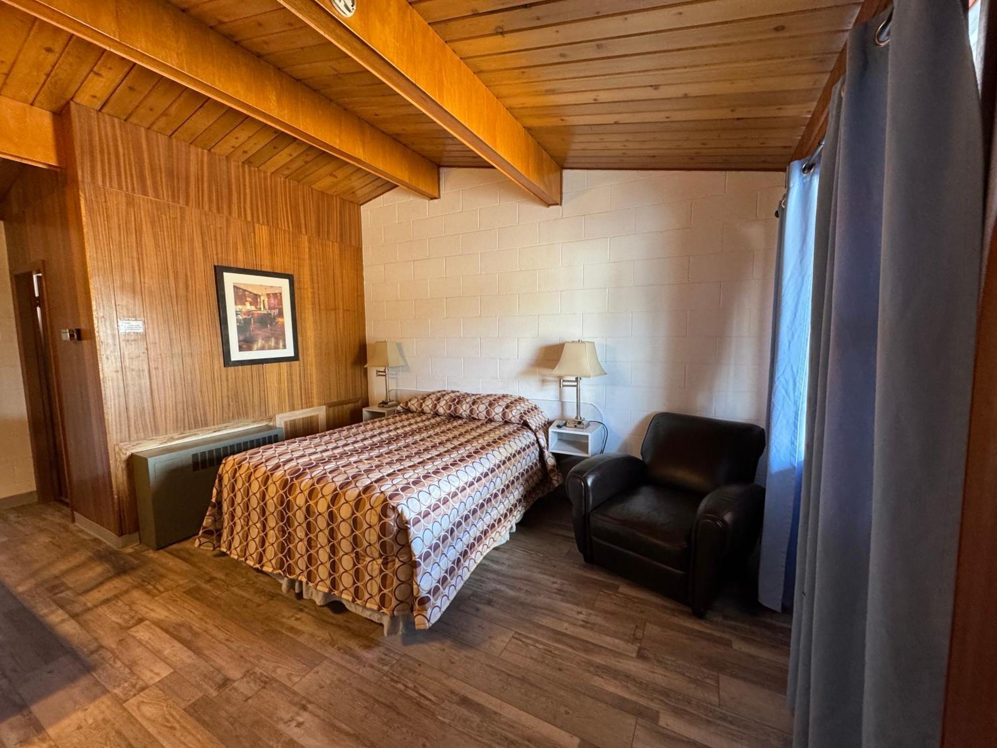 Ace Crown Motel Medicine Hat Extérieur photo