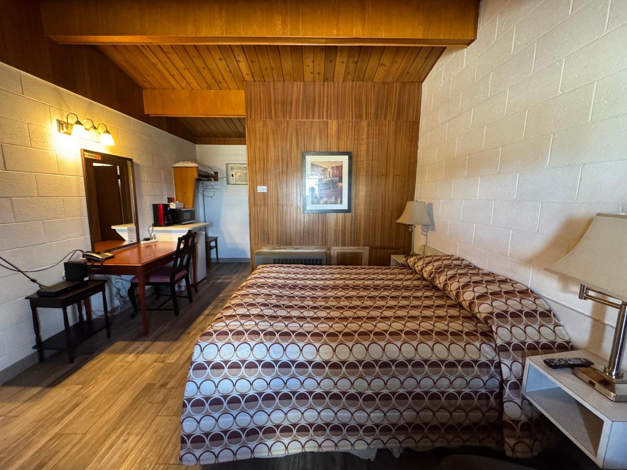 Ace Crown Motel Medicine Hat Extérieur photo