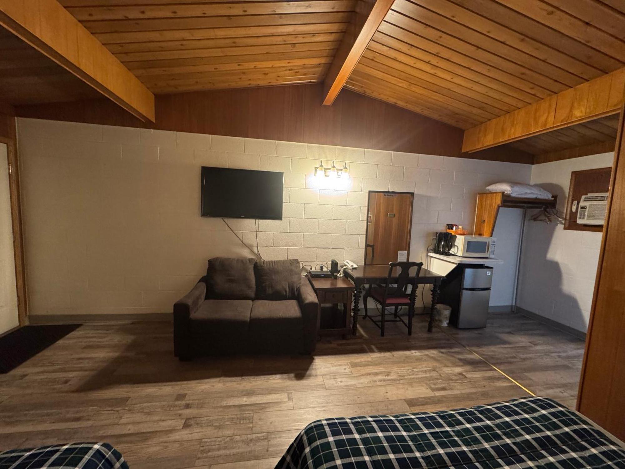 Ace Crown Motel Medicine Hat Extérieur photo