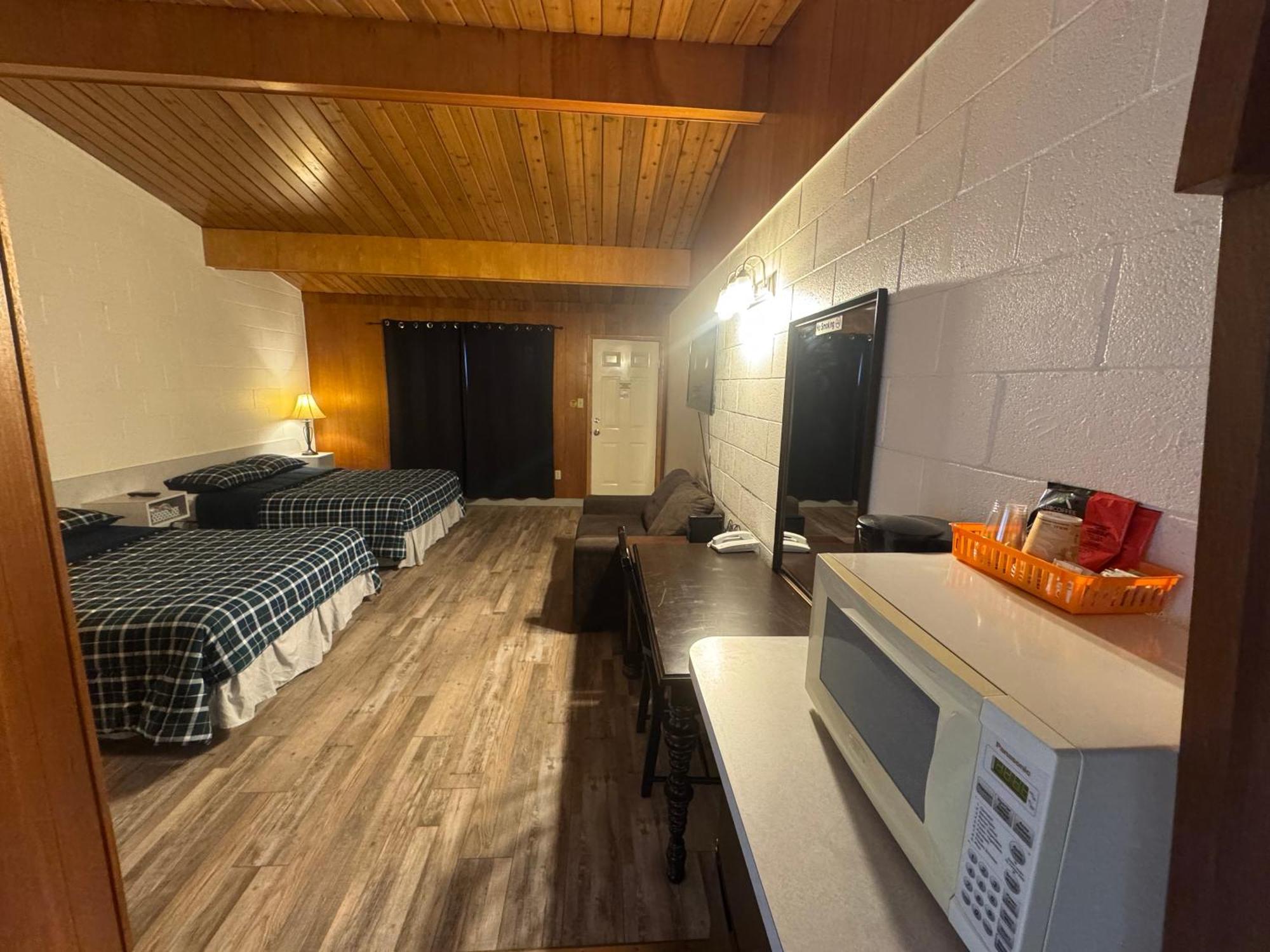 Ace Crown Motel Medicine Hat Extérieur photo