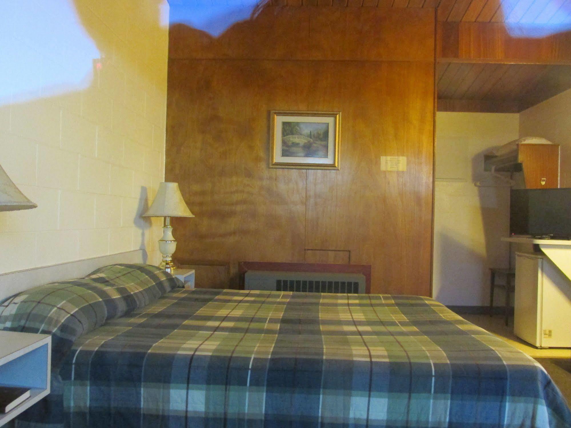 Ace Crown Motel Medicine Hat Extérieur photo
