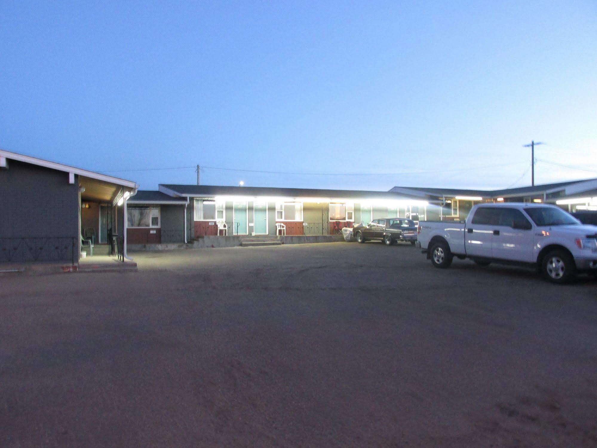 Ace Crown Motel Medicine Hat Extérieur photo